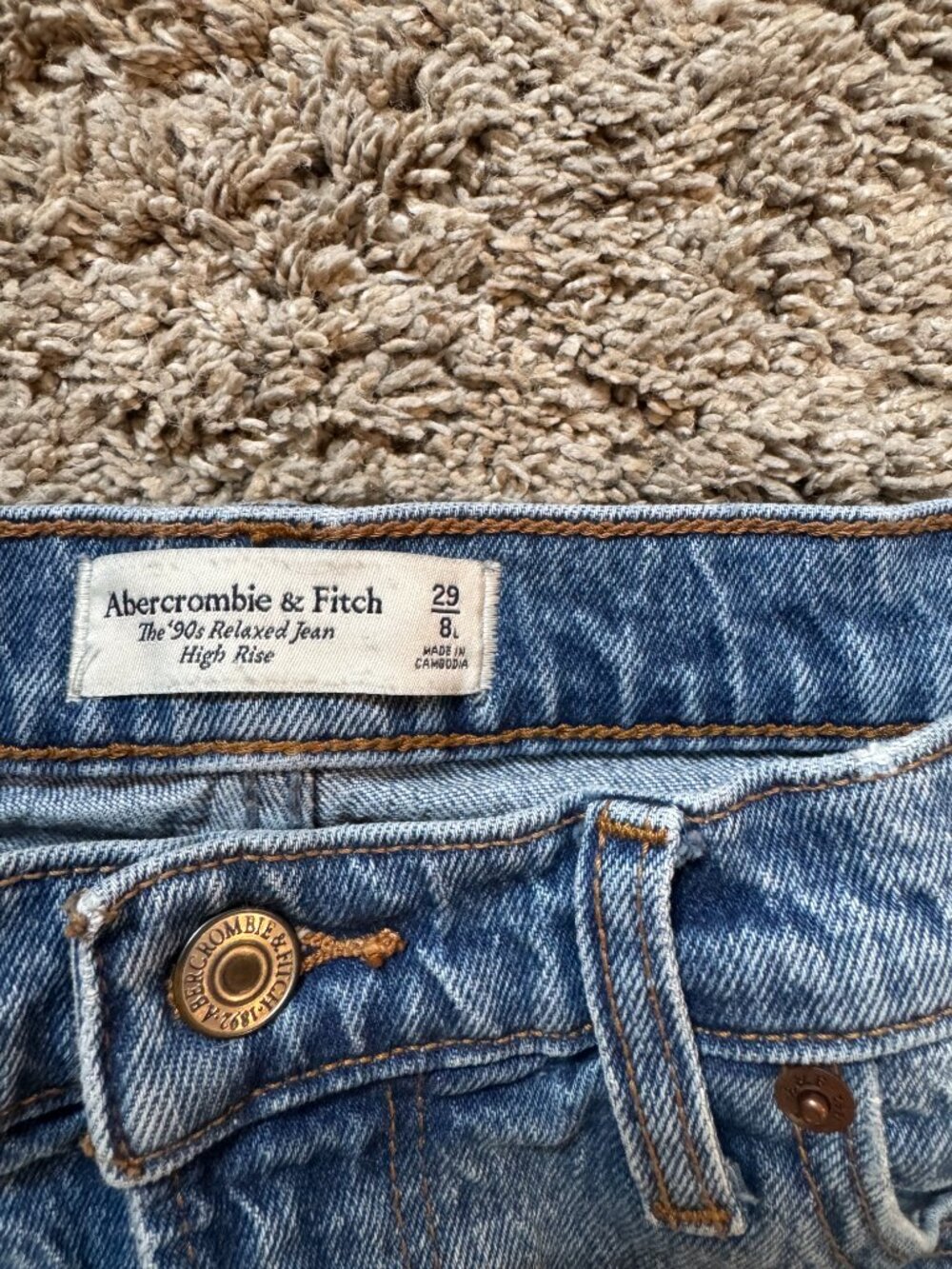 Abercrombie & Fitch 90s Relaxed High Rise Jeans - Picture 2 of 3